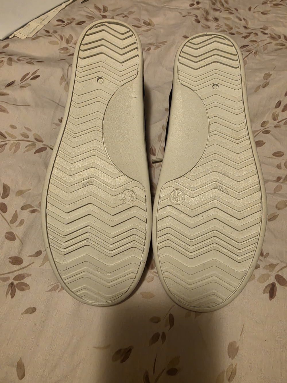 PENN Black Sneaker Size 9.5W - Picture 2 of 4